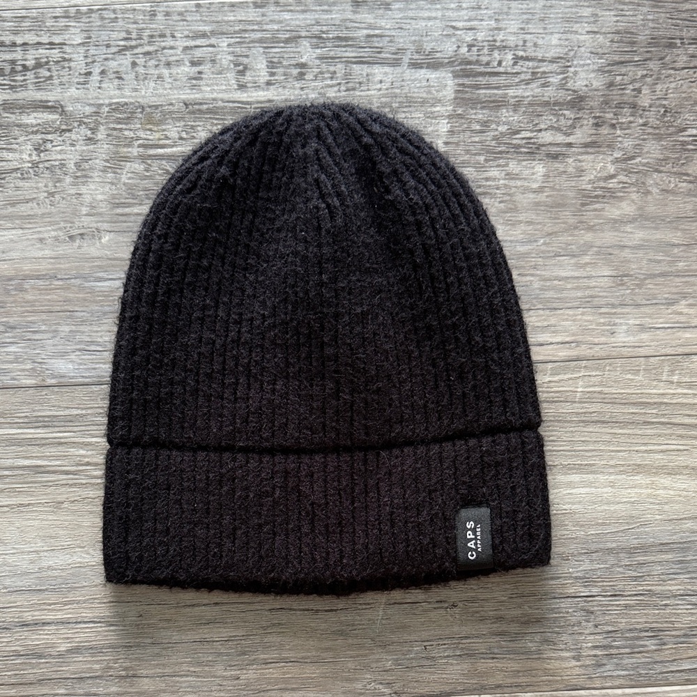 CAPS Apparel Men's Black Knit Beanie